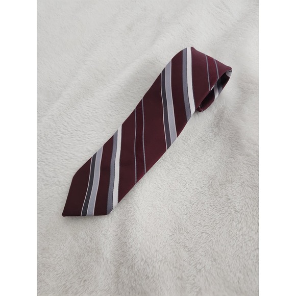 Vintage Wemblon II By Wembley Wash and wear Men's Tie 2.5"x54" Burgundy/Silver - Picture 2 of 6